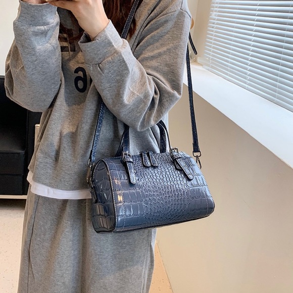 Navy Blue Handbag - Picture 5 of 6